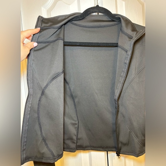 Classic Black Athletic Activewear Outdoor Long Sleeve Zip-Up Jacket in Size S - Picture 4 of 5